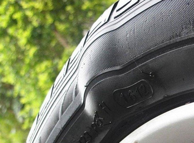 Lốp bị phồng hoặc biến dạng