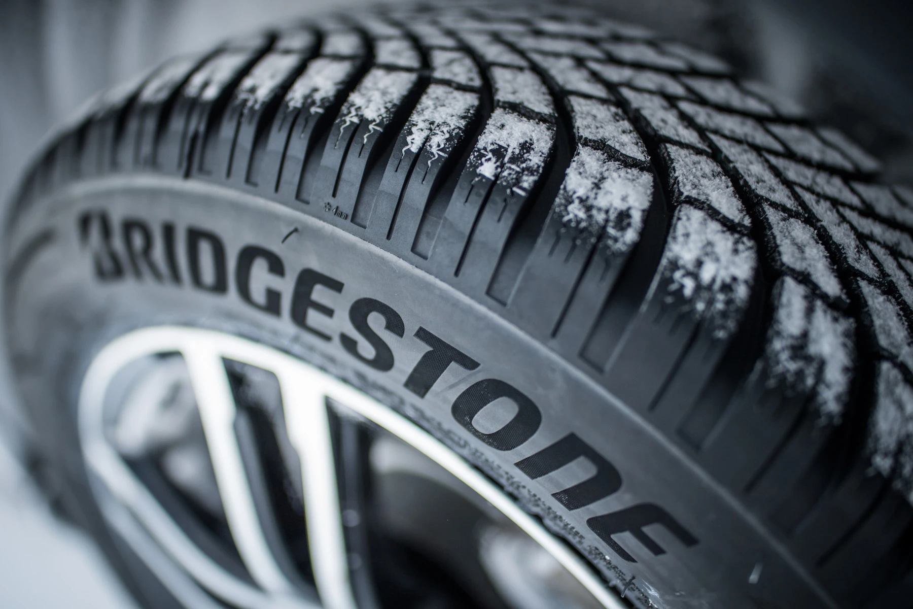 Bridgestone Blizzak LM005 Bridgestone Blizzak LM005