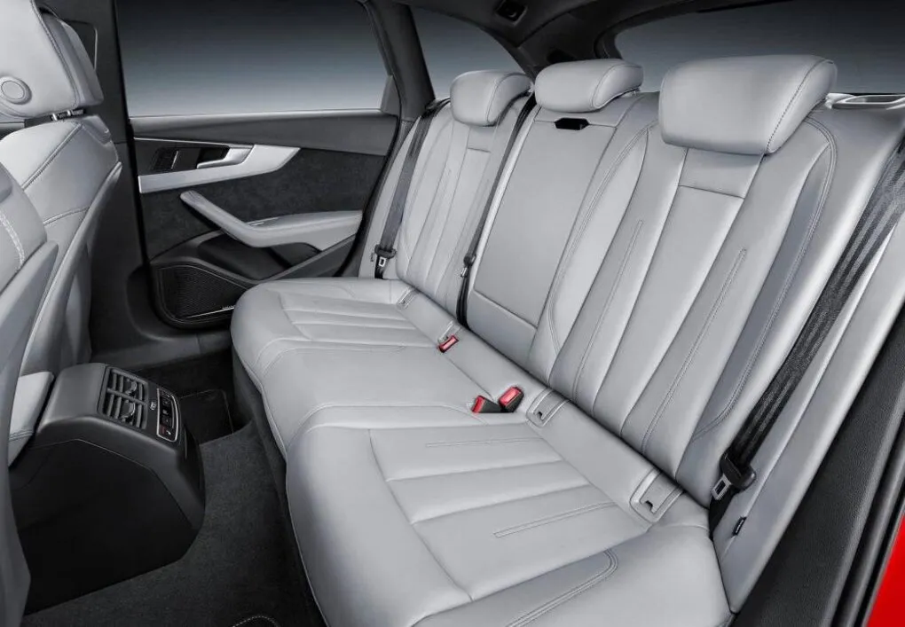 Audi A4 ảnh thêm 1 Hàng ghế sau Audi A4 rộng rãi với cửa gió điều hòa riêng