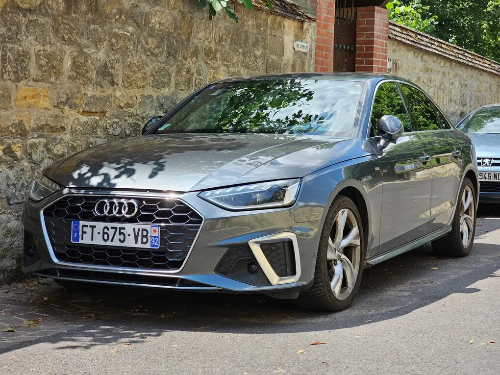 Audi A4 ảnh thêm 6 Audi A4 màu xám Manhattan Gray Metallic