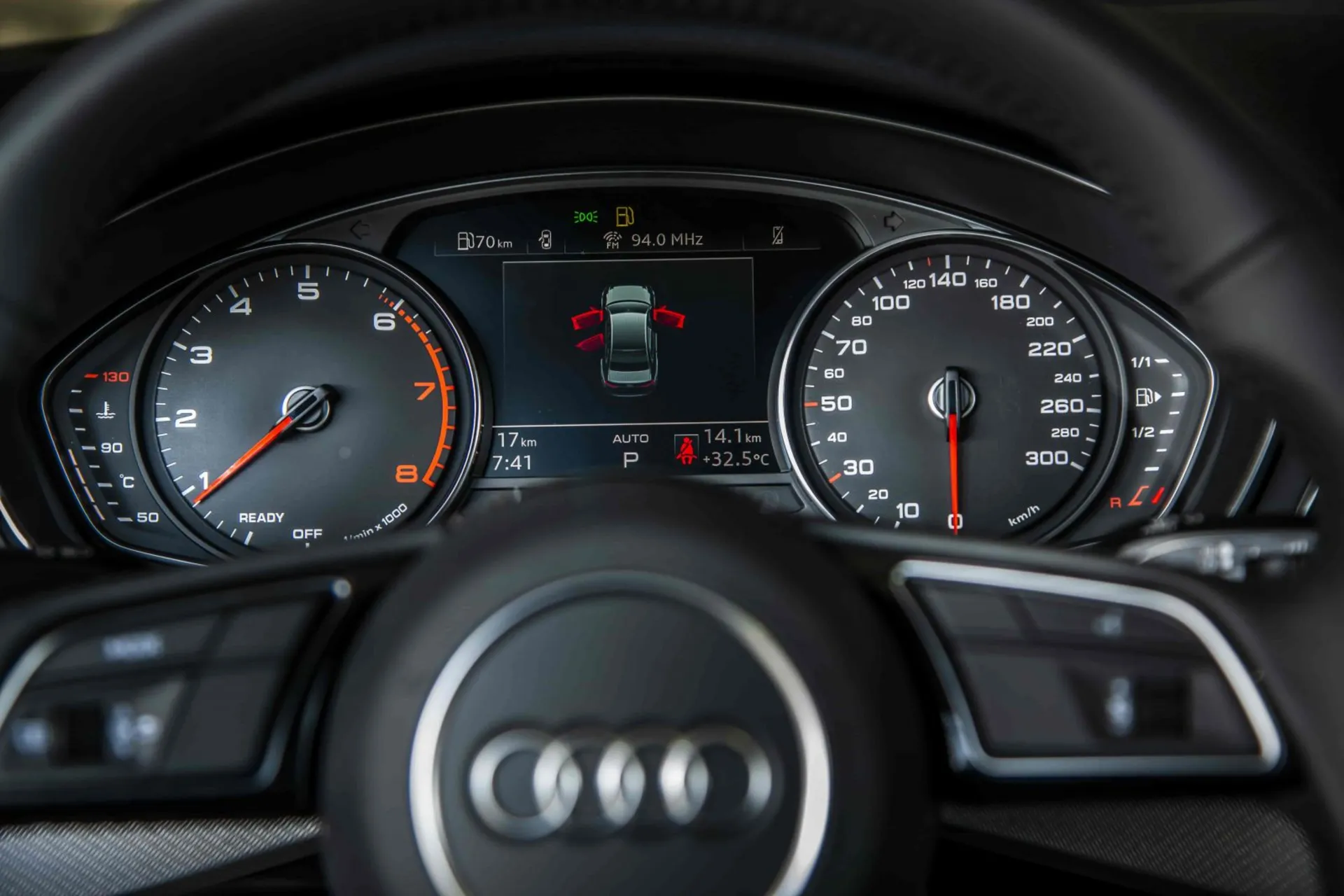 Đồng hồ đo lường trên xe Audi A4