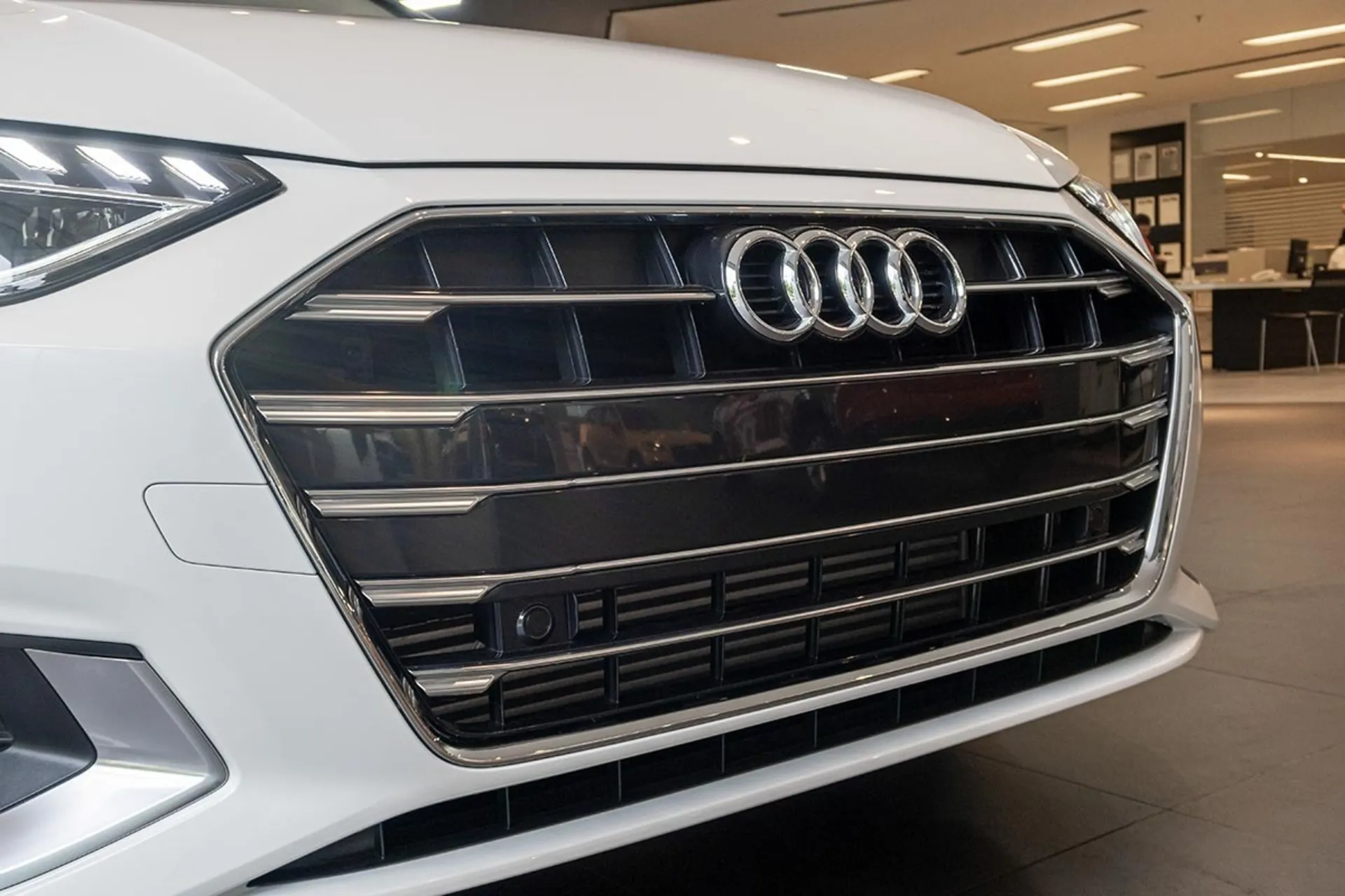 Thiết kế lưới tản nhiệt Singleframe sang trọng của Audi A4
