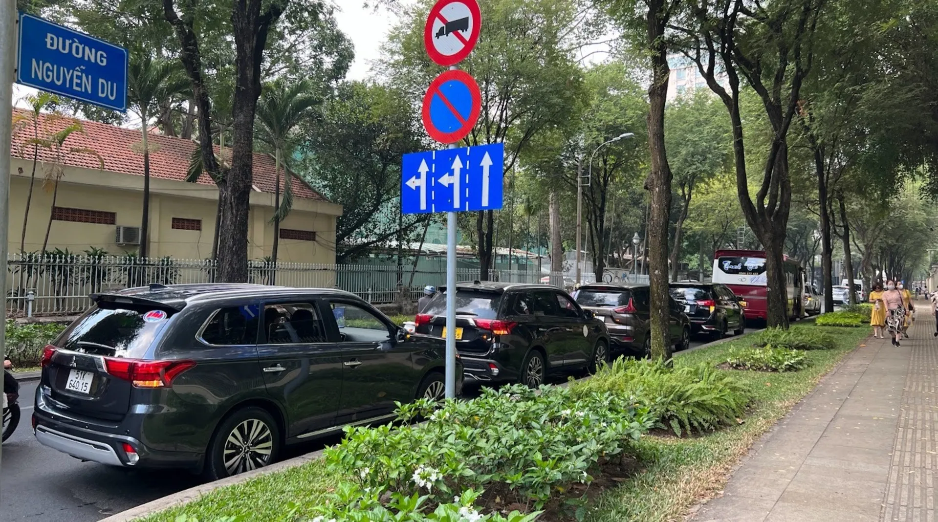 biển báo cấm đỗ xe ảnh 1 Khu vực thường xuyên lắp đặt biển báo cấm đỗ xe