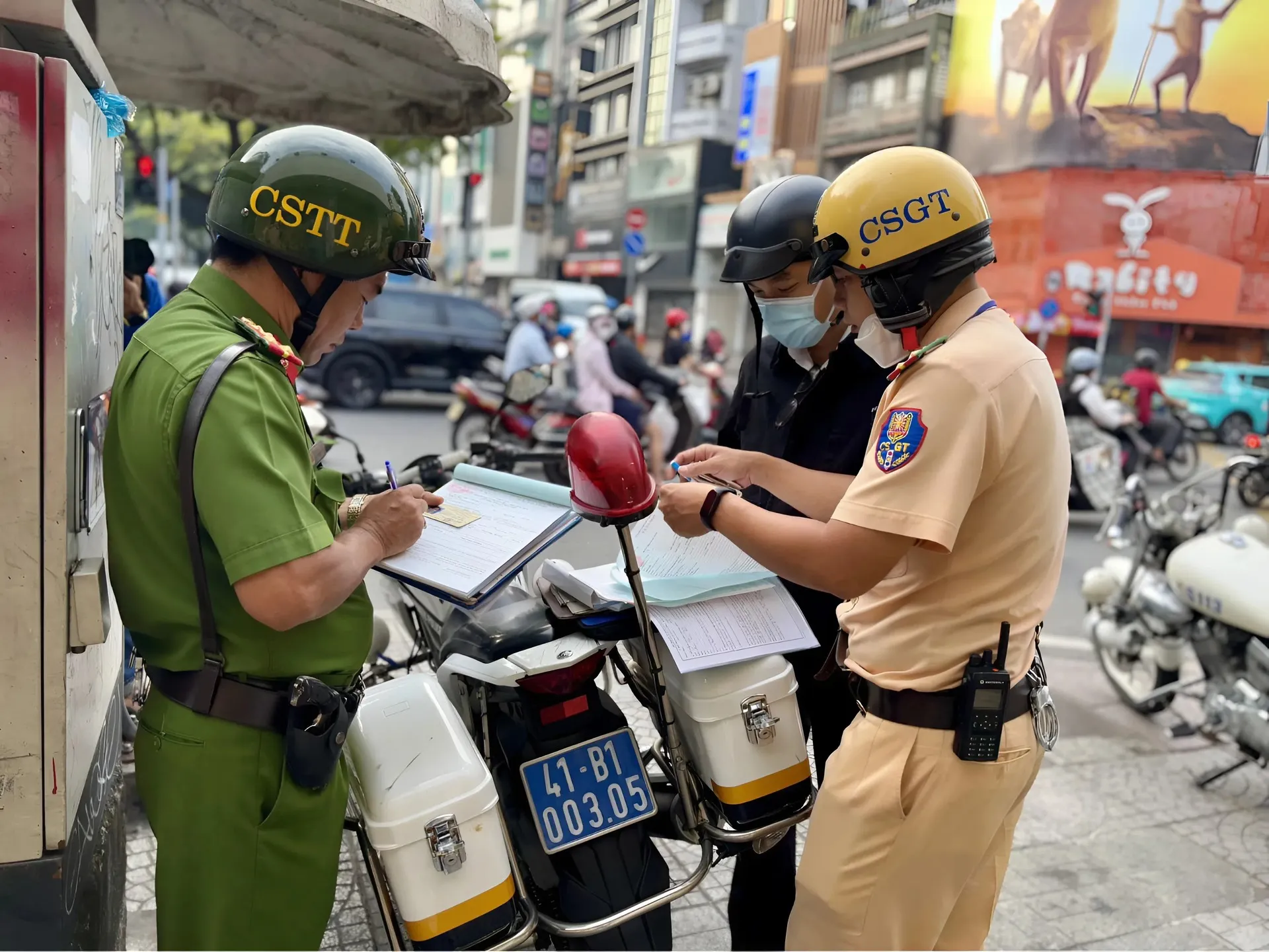 biển báo cấm rẽ trái 10 Mức phạt đối với hành vi rẽ trái tại nơi có biển báo cấm rẽ trái