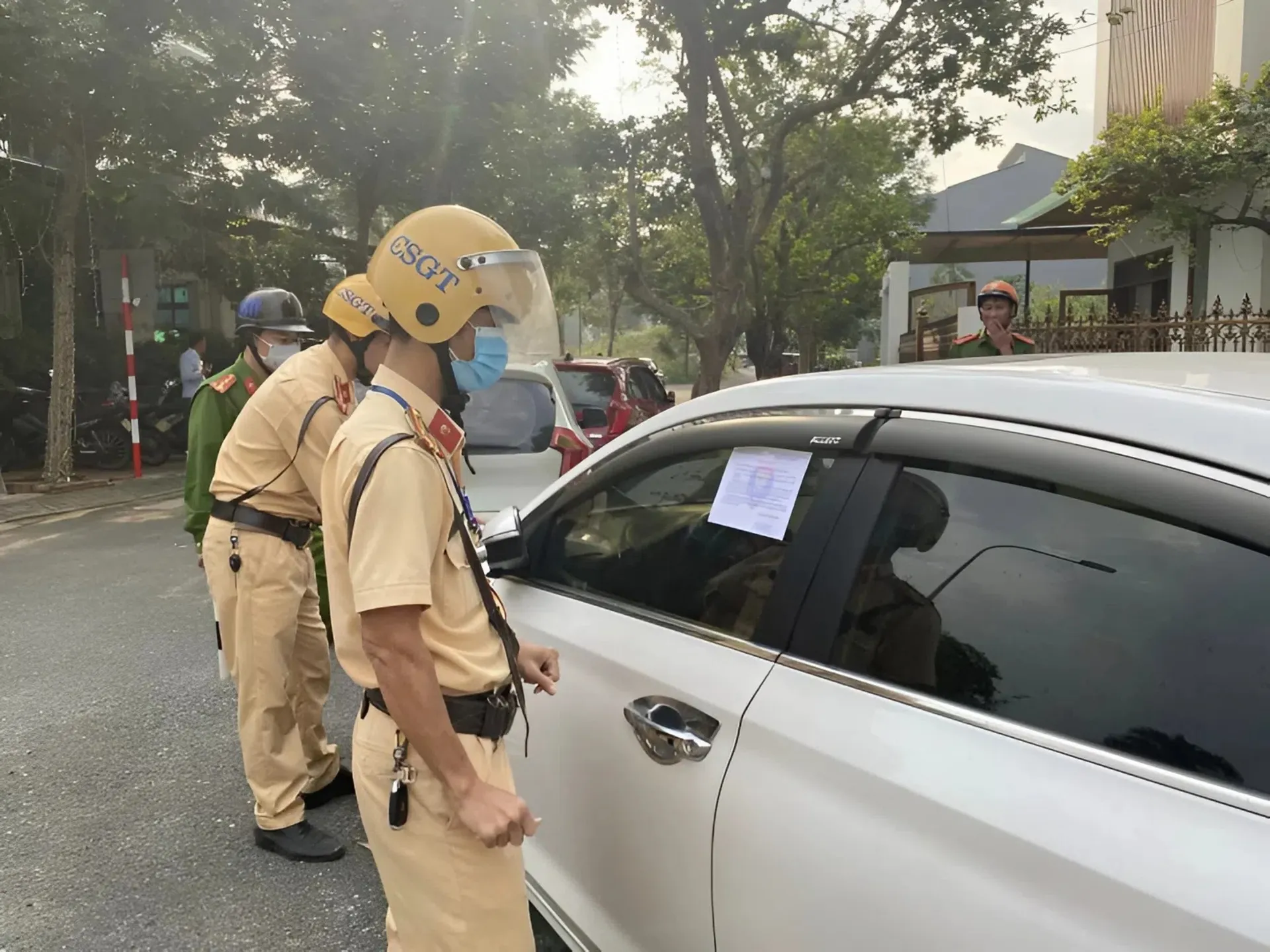 mức phạt dừng, đỗ xe tại nơi có biển cấm 