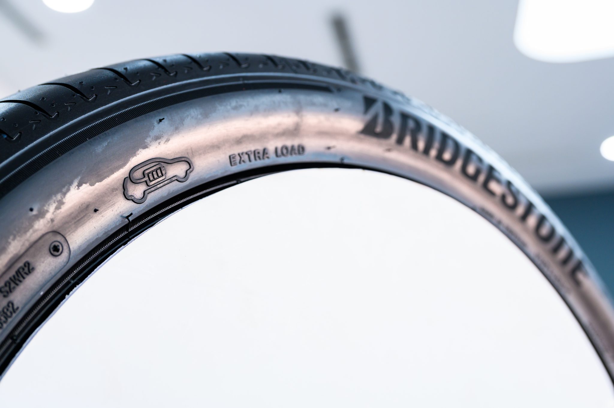 Xe điện và hybrid dần trở thành lựa chọn được ưu tiên, đòi hỏi các sản phẩm phụ trợ như lốp xe phải được nâng cấp để đáp ứng yêu cầu vận hành mới của thị trường.