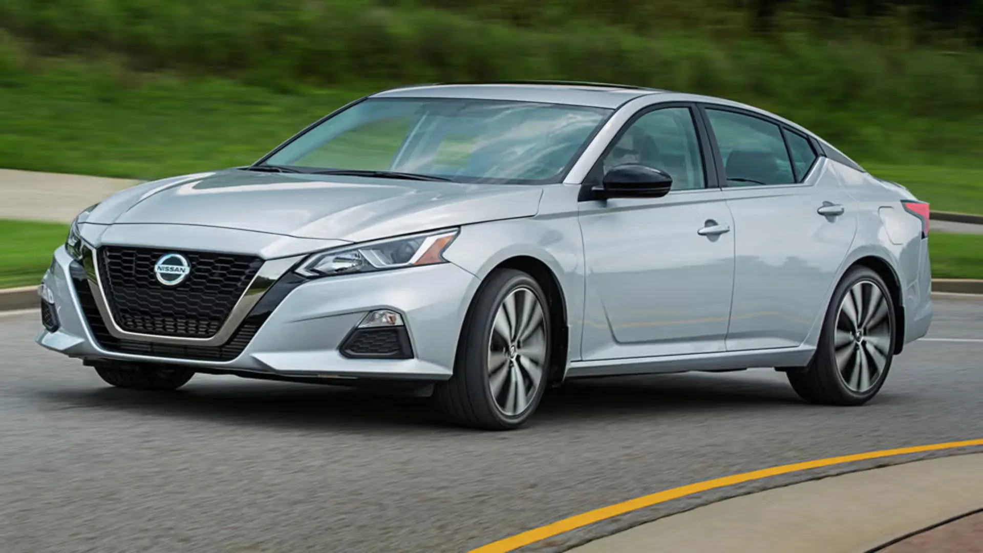 Các dòng xe sedan hạng d 8 các dòng xe sedan hạng d - Nissan Altima