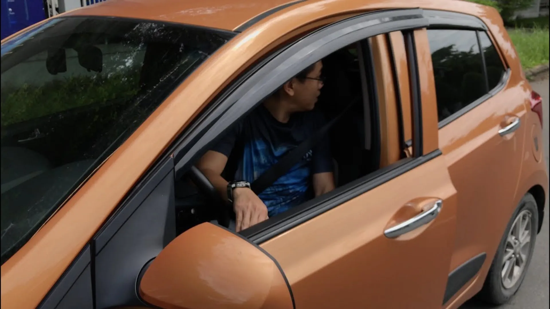Một số lưu ý mở cửa xe đúng cách