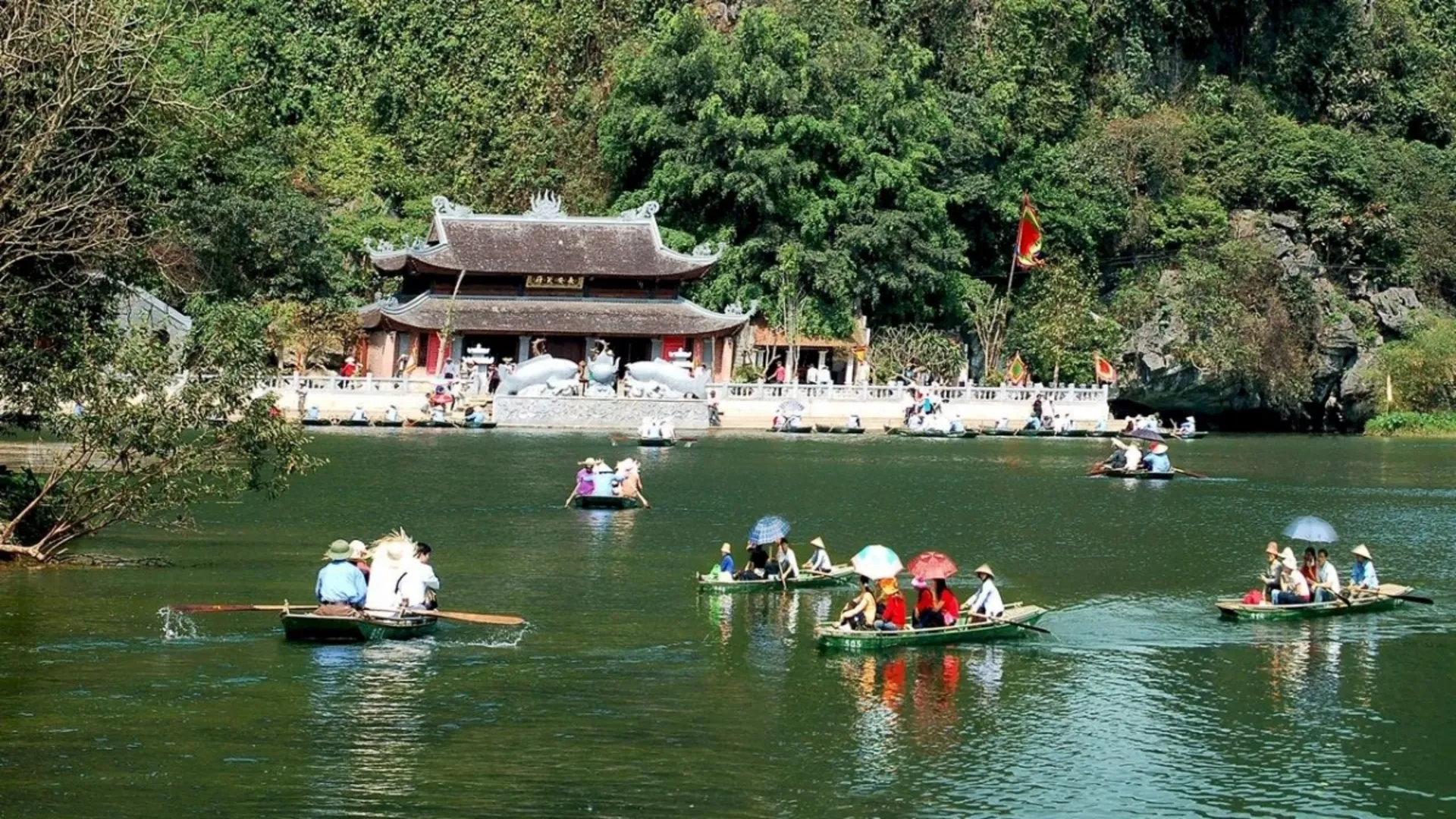 Địa điểm du lịch gần Hà Nội ảnh 10 Chùa Hương