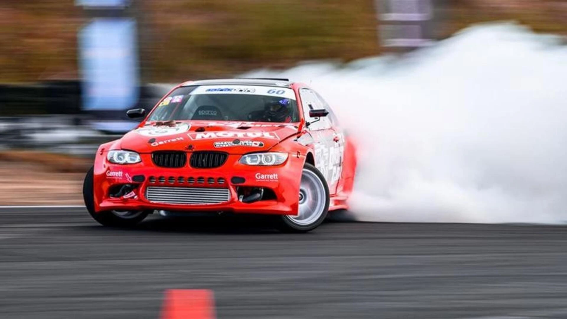 Drift xe dựa vào côn
