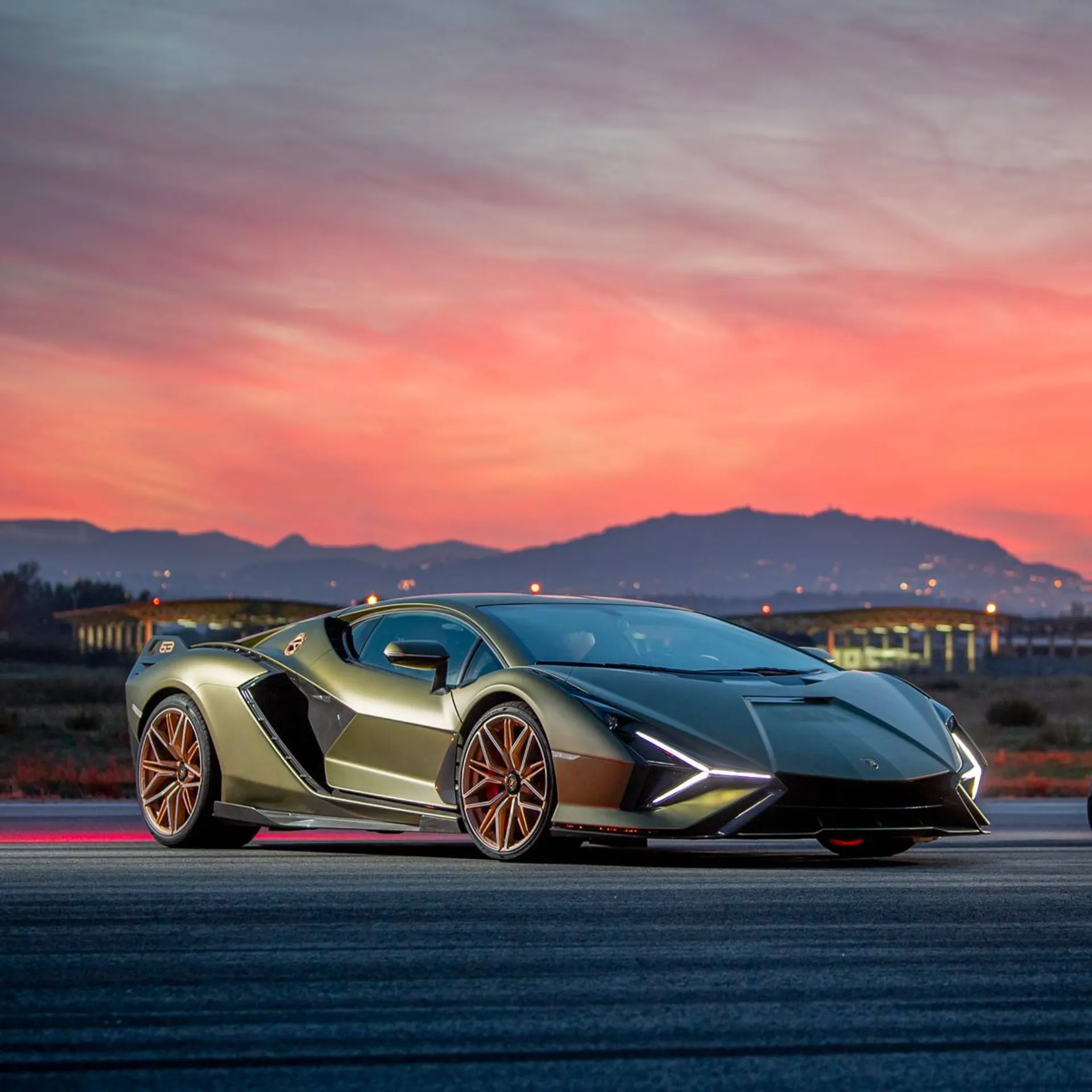 Giá Lamborghini 12 Lamborghini Sian FKP 37