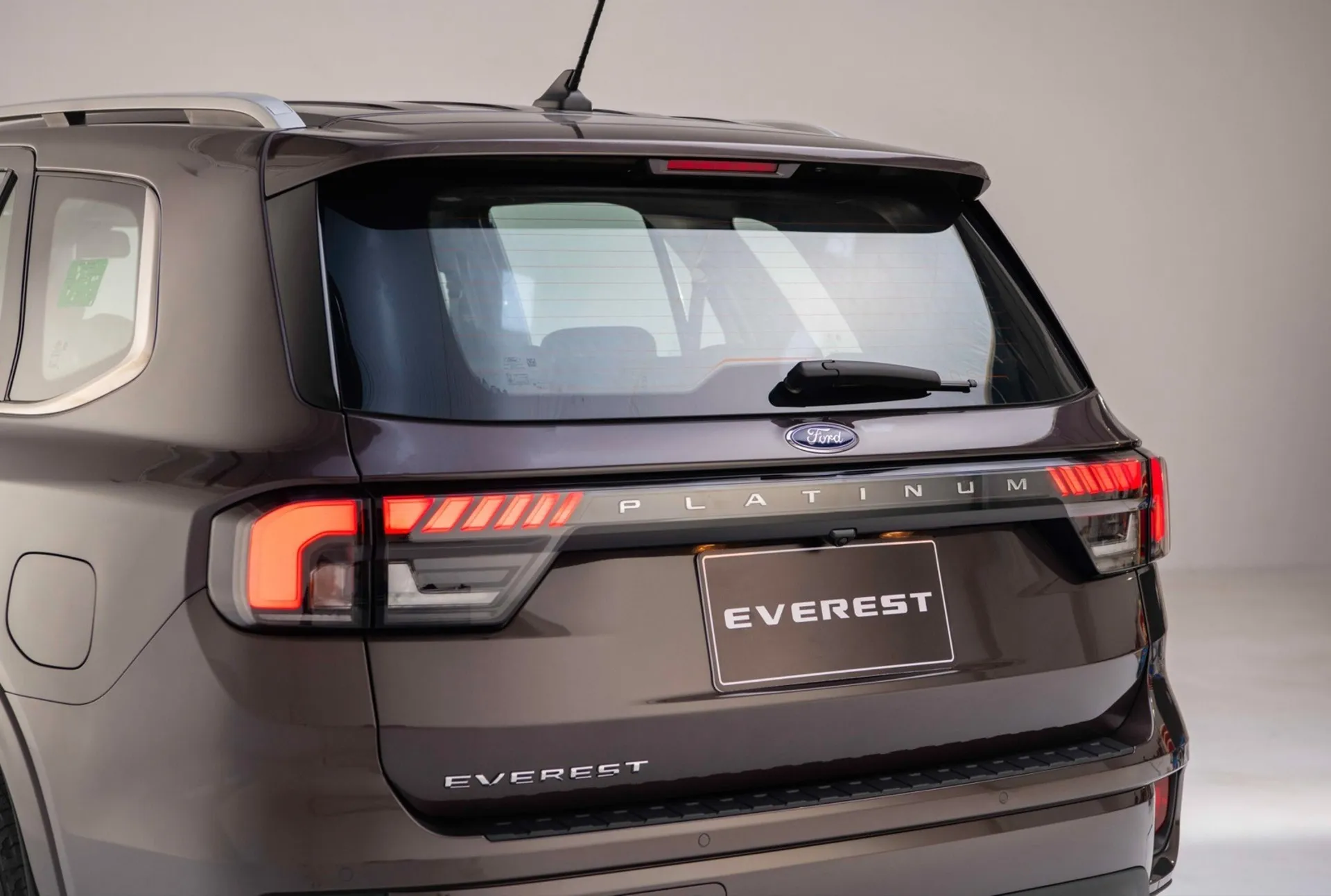 Thiết kế đuôi xe ford everest