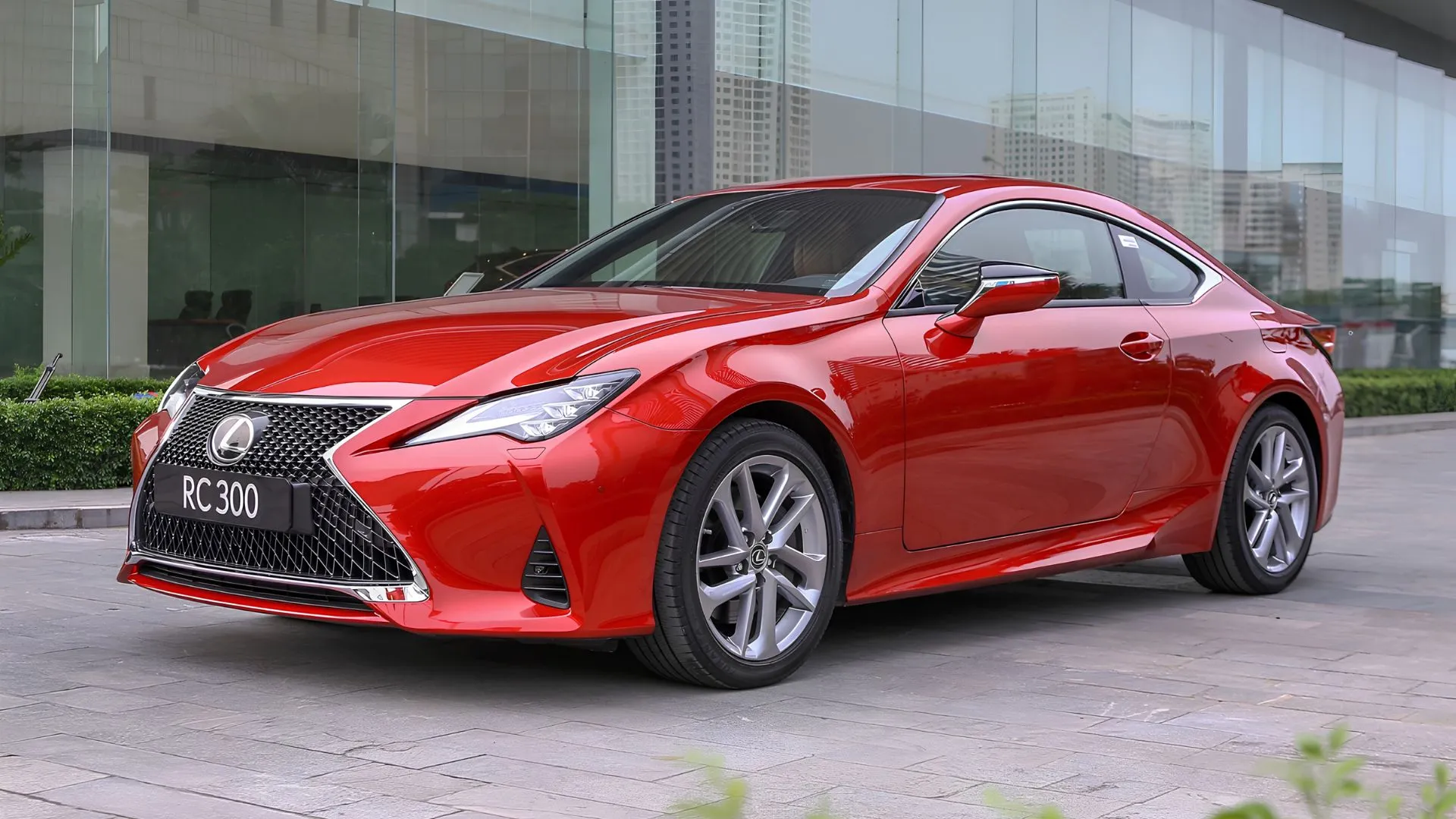 Giá xe Lexus RC 300 là 3 tỷ 290