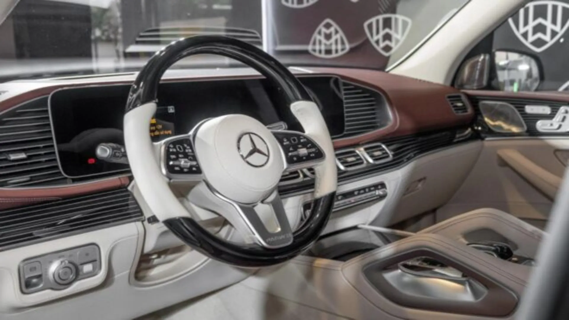 Giá xe Maybach 9 Khoang lái của Mercedes Maybach