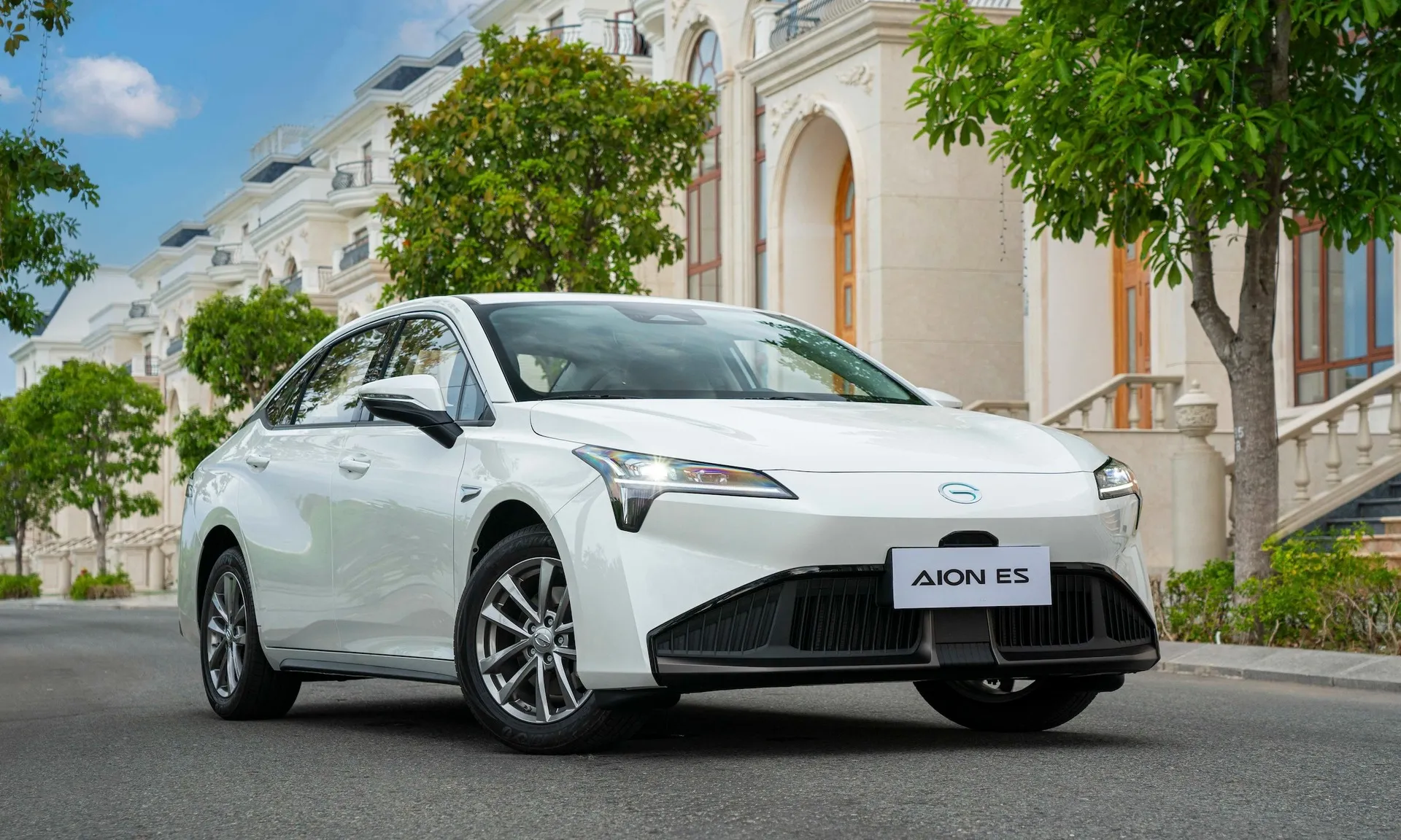Mẫu xe ô tô điện Aion ES 2024