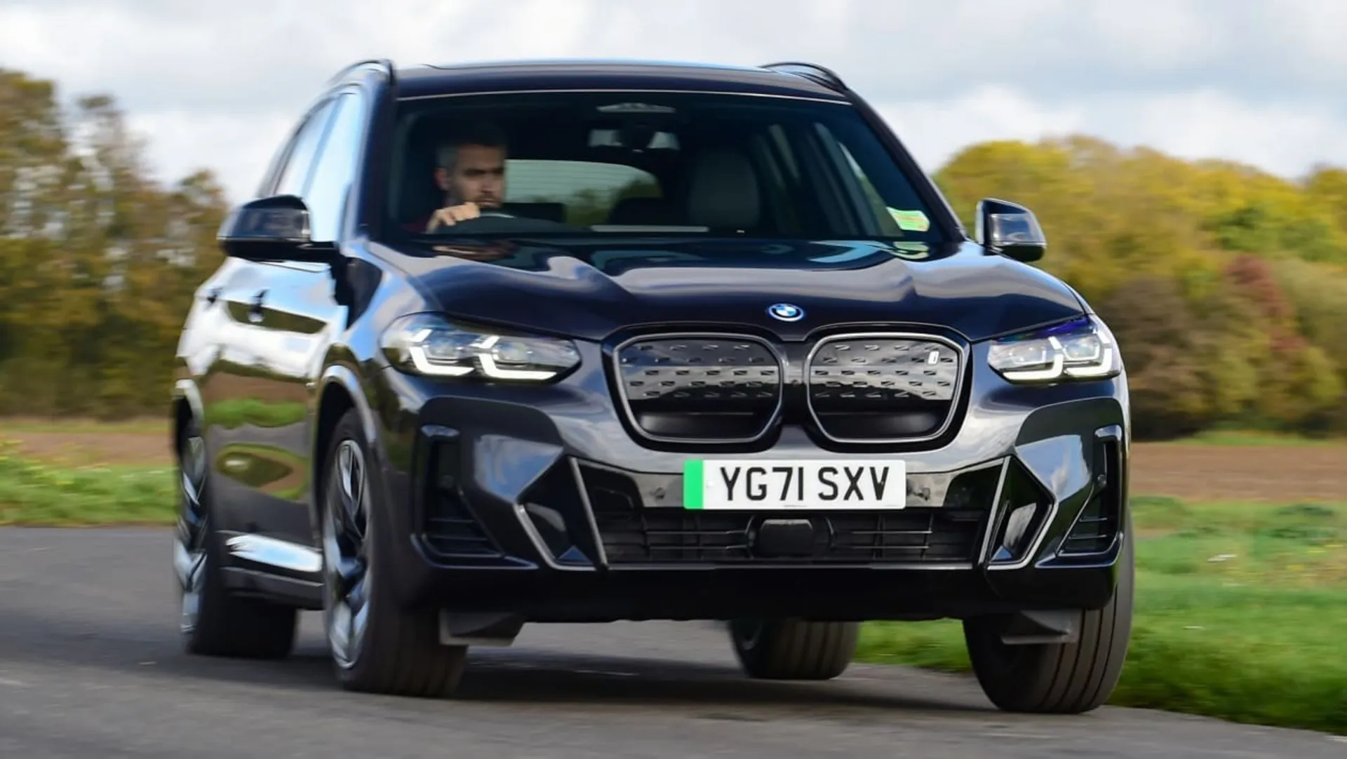 Mẫu xe điện BMW iX3 2023
