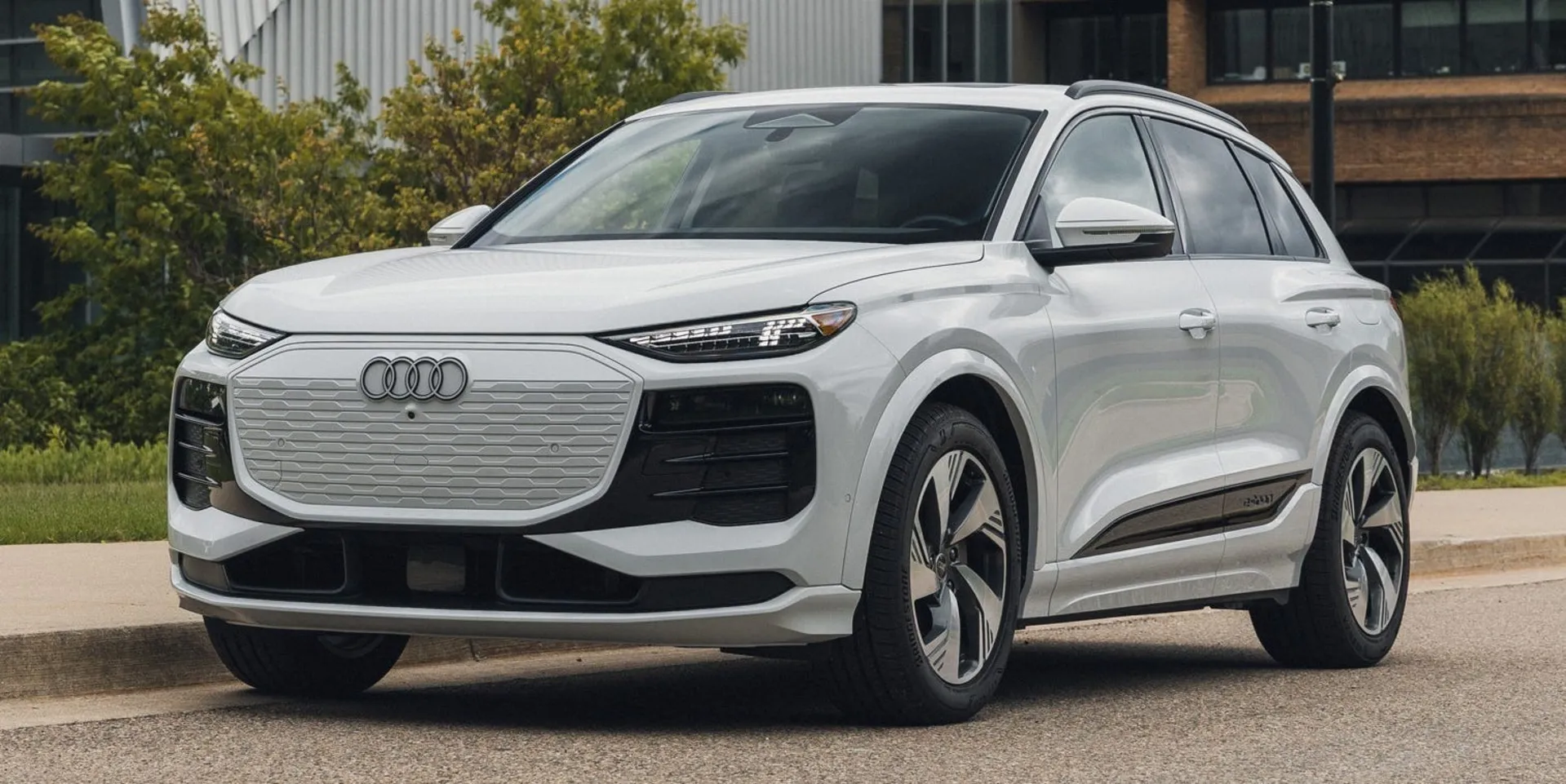 Mẫu xe điện Audi Q6 e-tron 2025