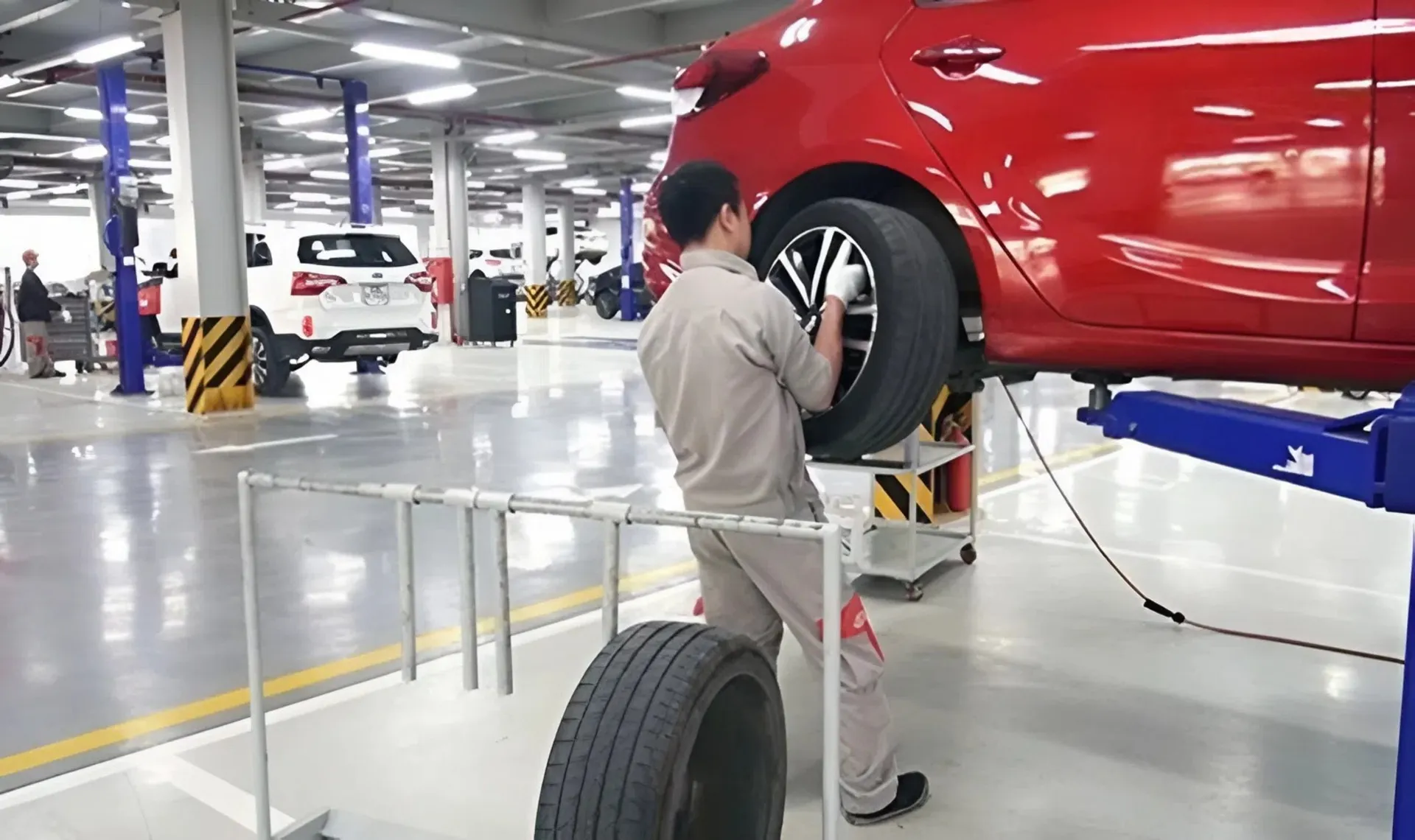 hướng dẫn các bước tự đảo lốp ô tô tại nhà 1 Tại sao phải đảo ô tô sau 1 thời gian sử dụng