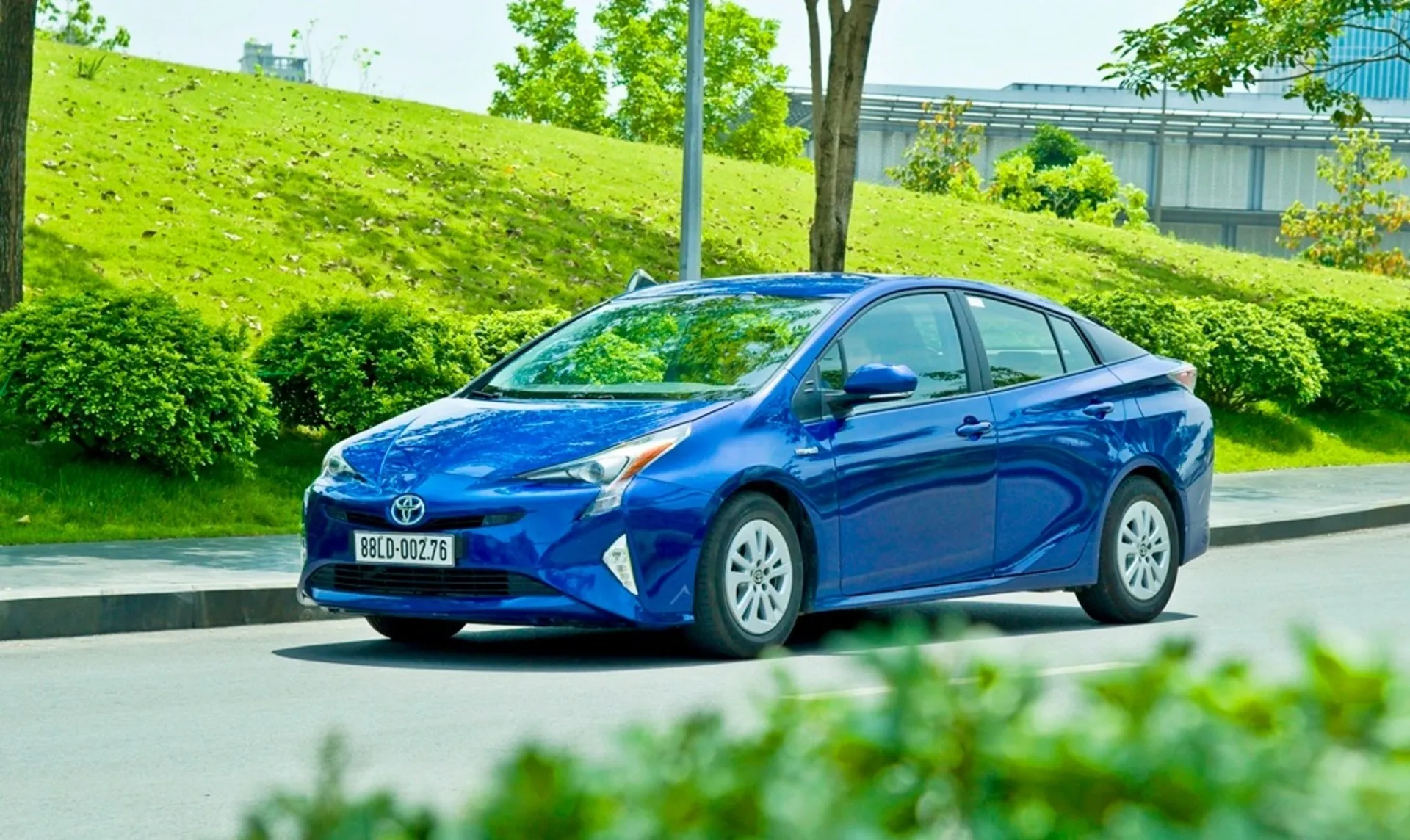 Xe Hybrid là dòng xe vận hành bằng cả động cơ xăng và điện