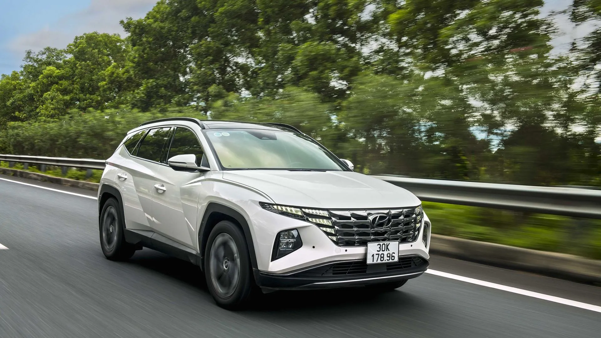 kích thước và trọng lượng xe Tucson