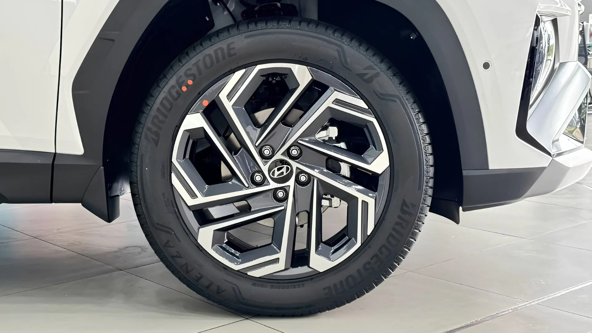 mâm và lốp xe Tucson