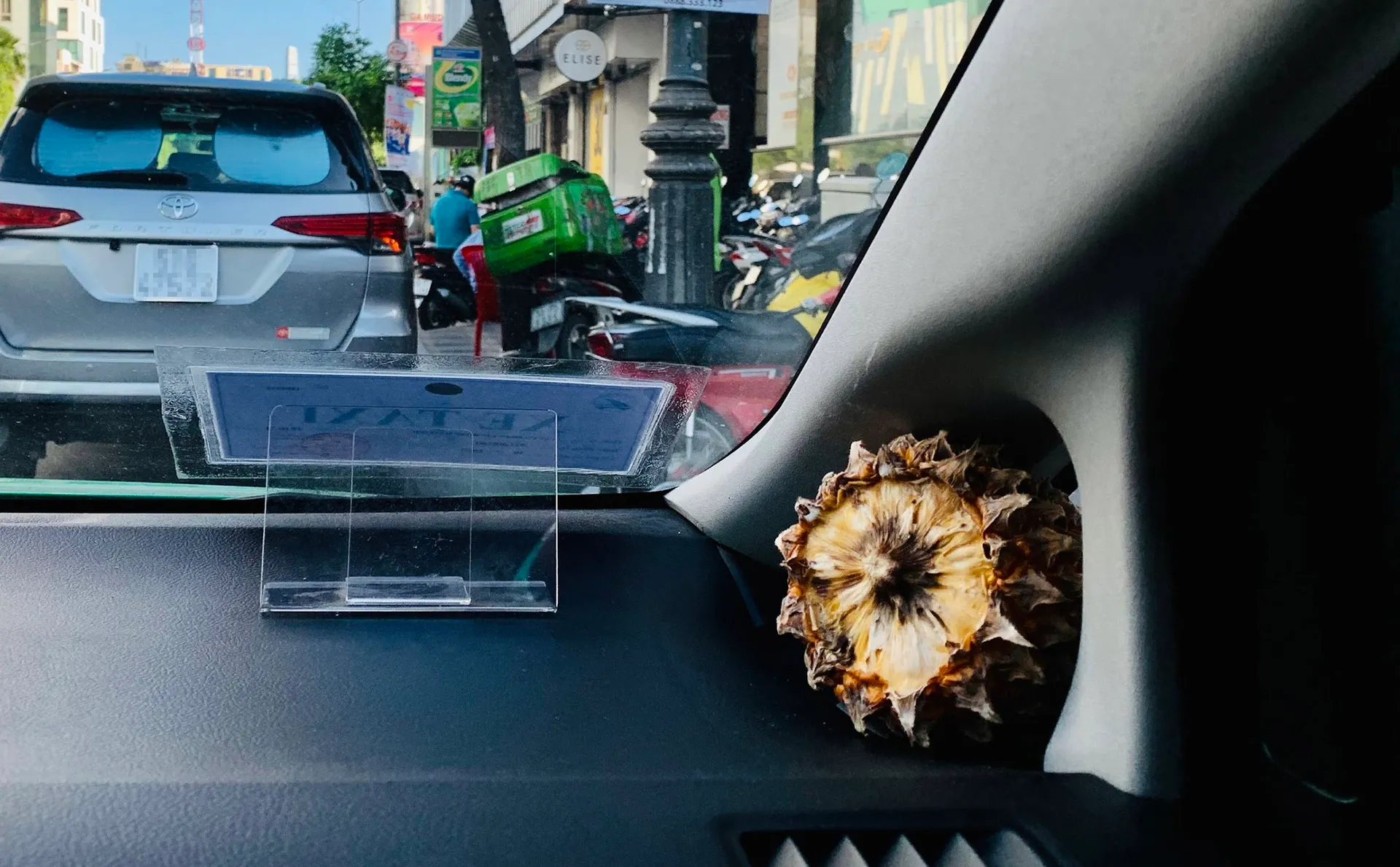 Khử mùi ô tô bằng trái thơm