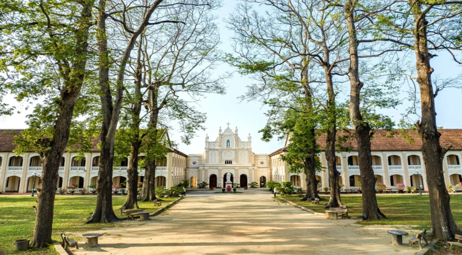 Kinh nghiệm du lịch Quy Nhơn 14 Tiểu chủng viện Làng Sông