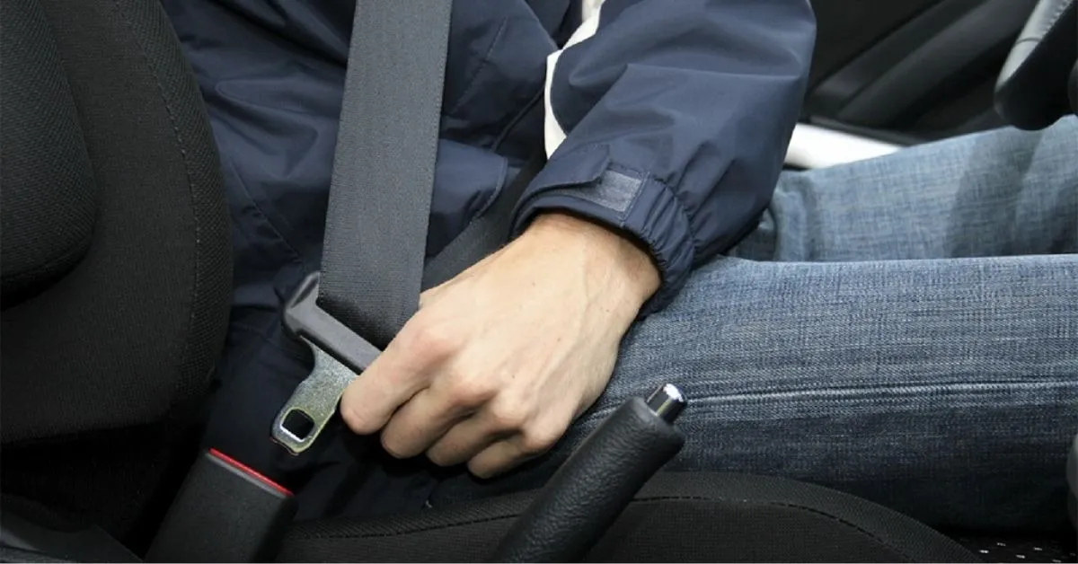 lái xe an toàn 10 Luôn thắt dây an toàn trước khi khởi hành