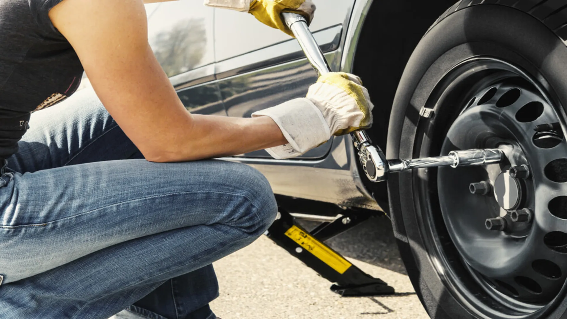 Lái xe đêm 13 Chuẩn bị sẵn vật dụng và kiểm tra tình trạng xe trước chuyến đi