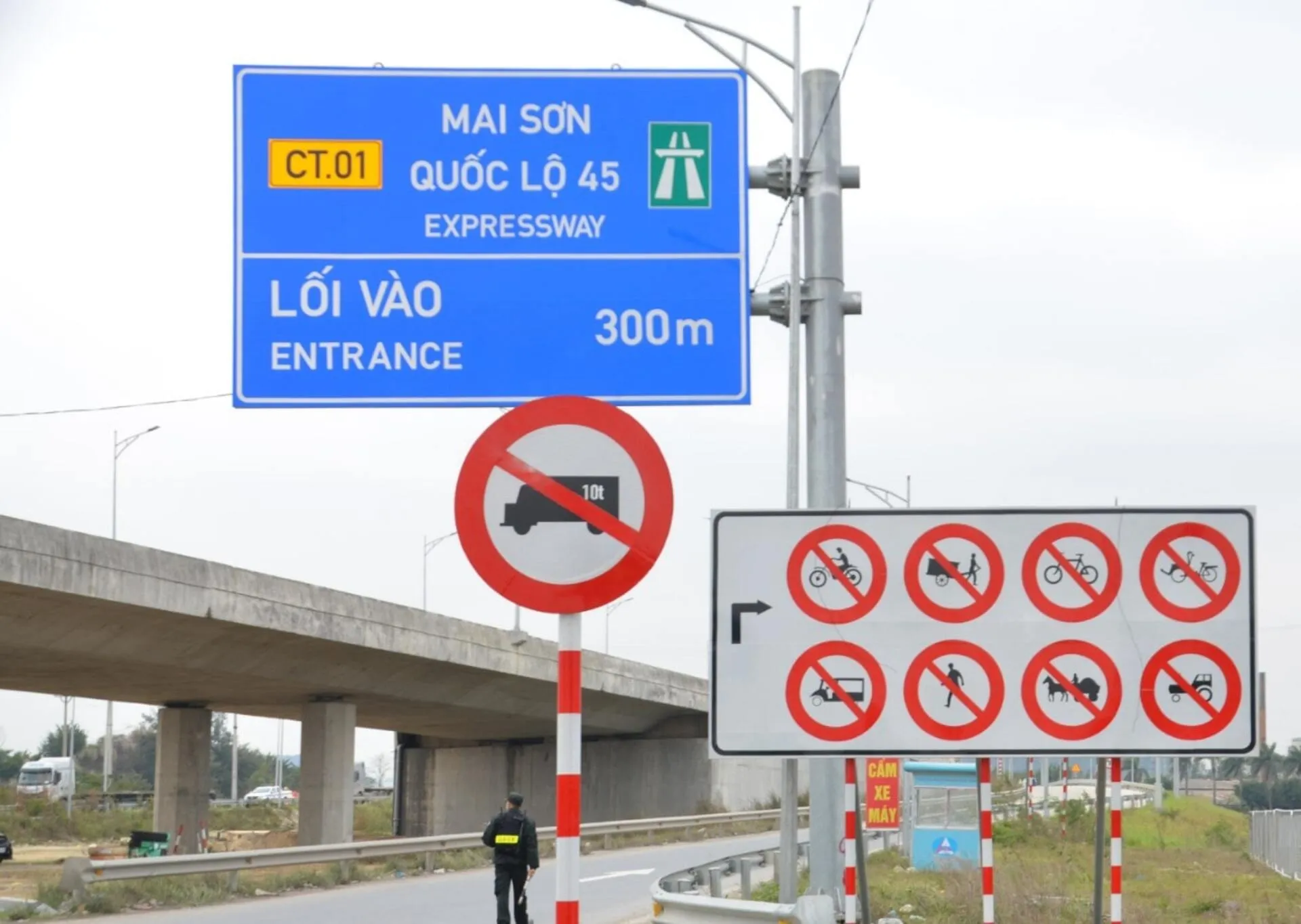 Lỗi đi vào đường cấm ảnh 6  Lỗi đi vào đường cấm ô tô theo giờ