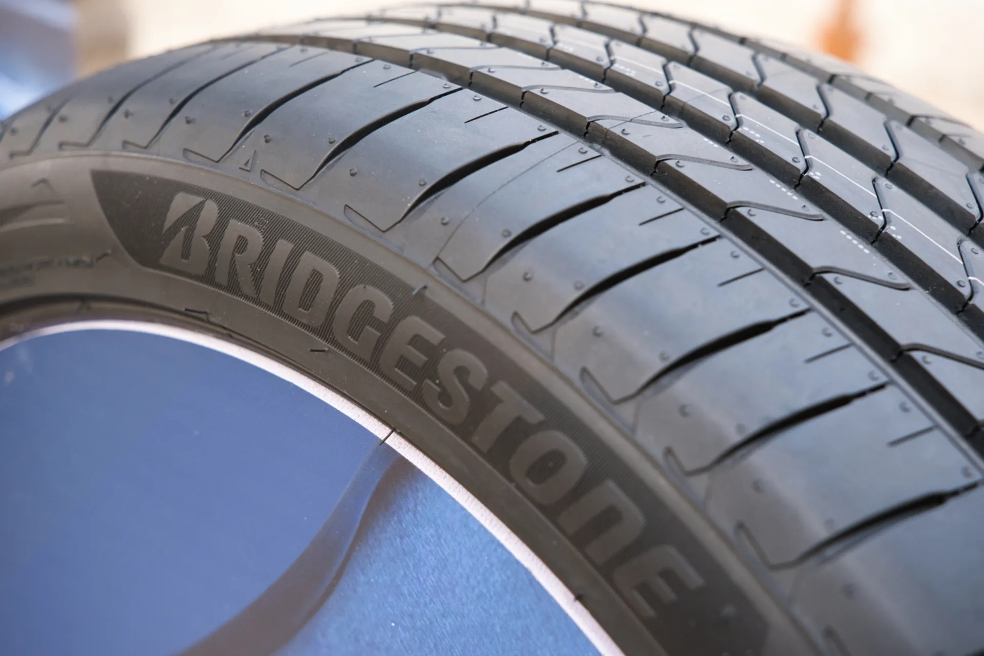 Lốp Bridgestone 185/55R15 ảnh 3