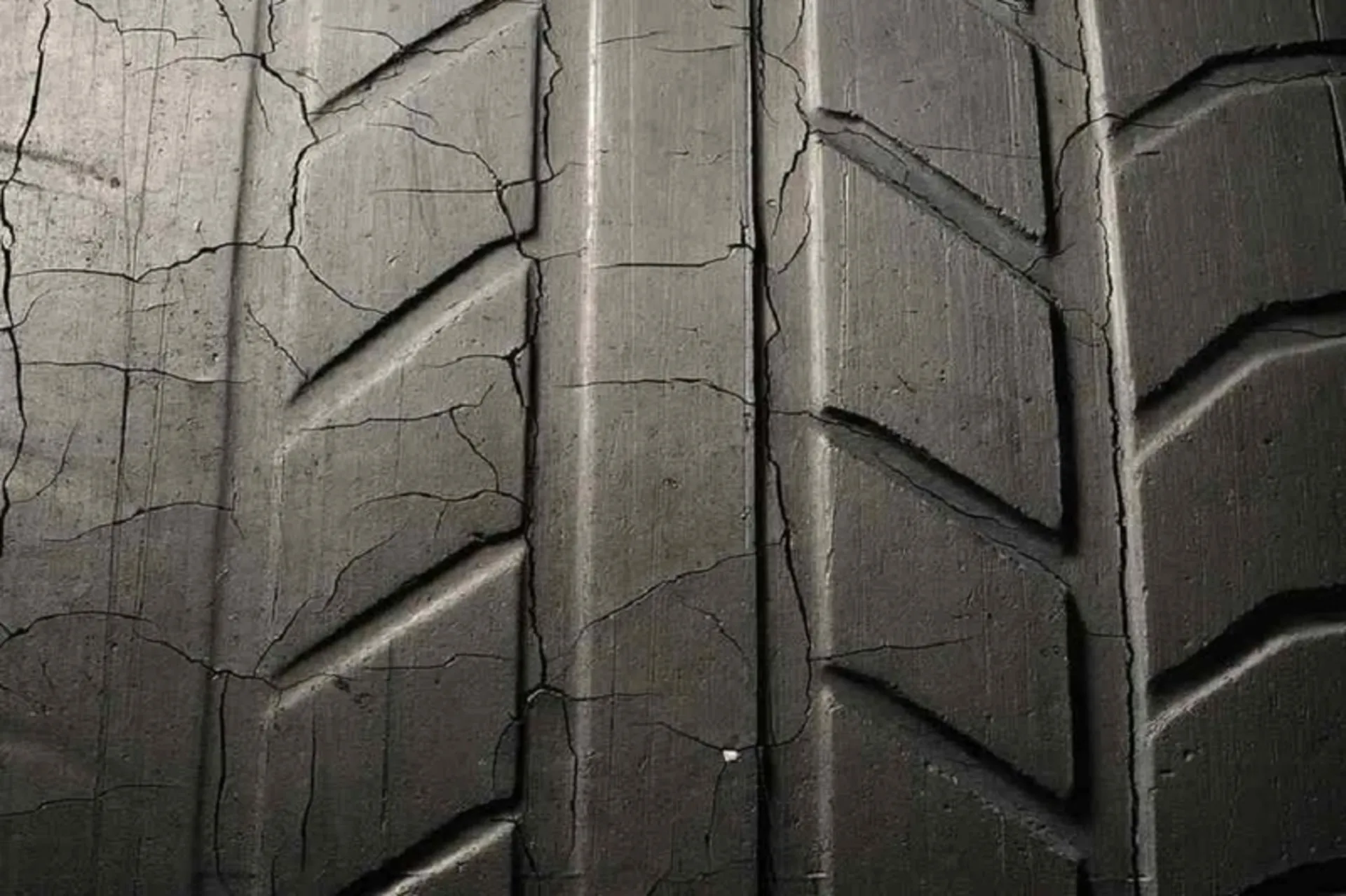 Lốp xe bị rạn