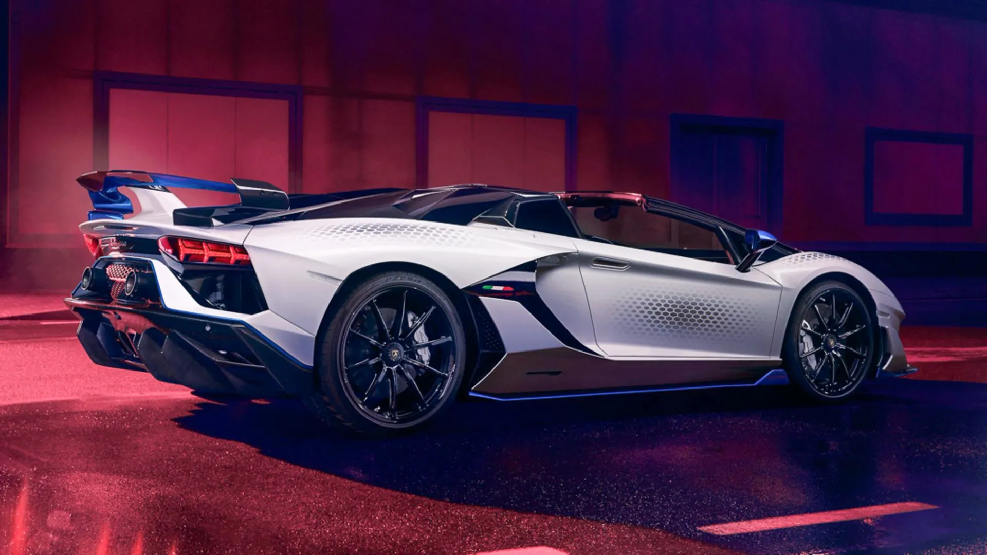 Thiết kế thân xe Lamborghini Aventador