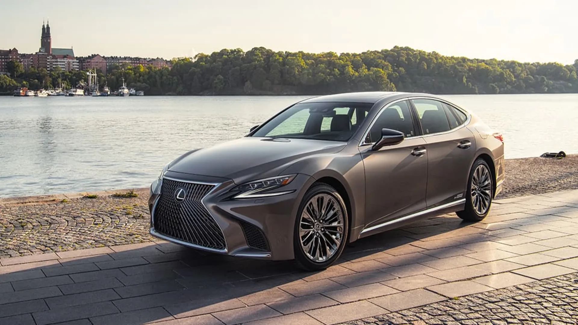 Hãng xe sang - Lexus