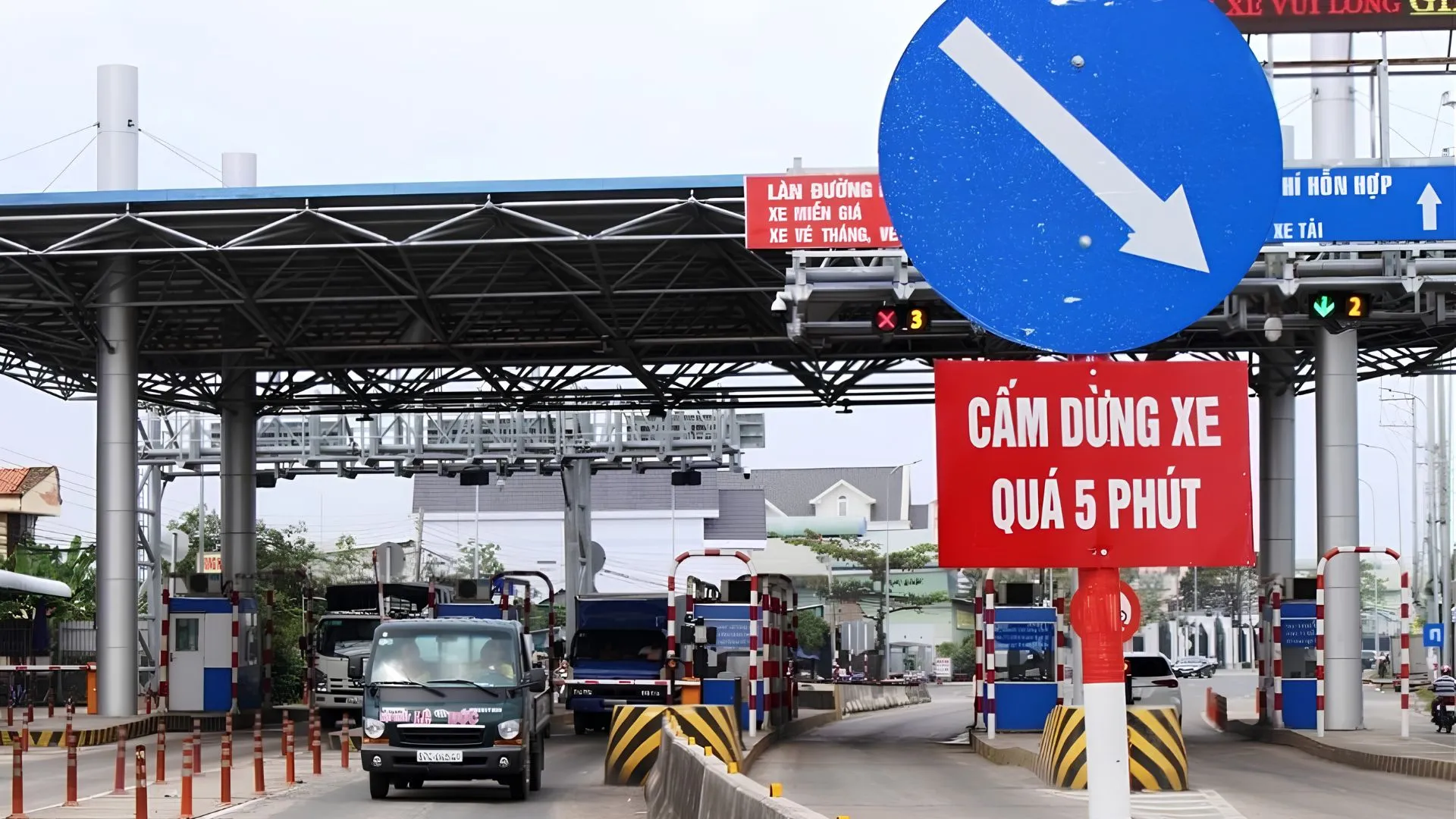 xe dừng quá 5 phút tại trạm thu phí bị xử phạt theo Nghị định 168