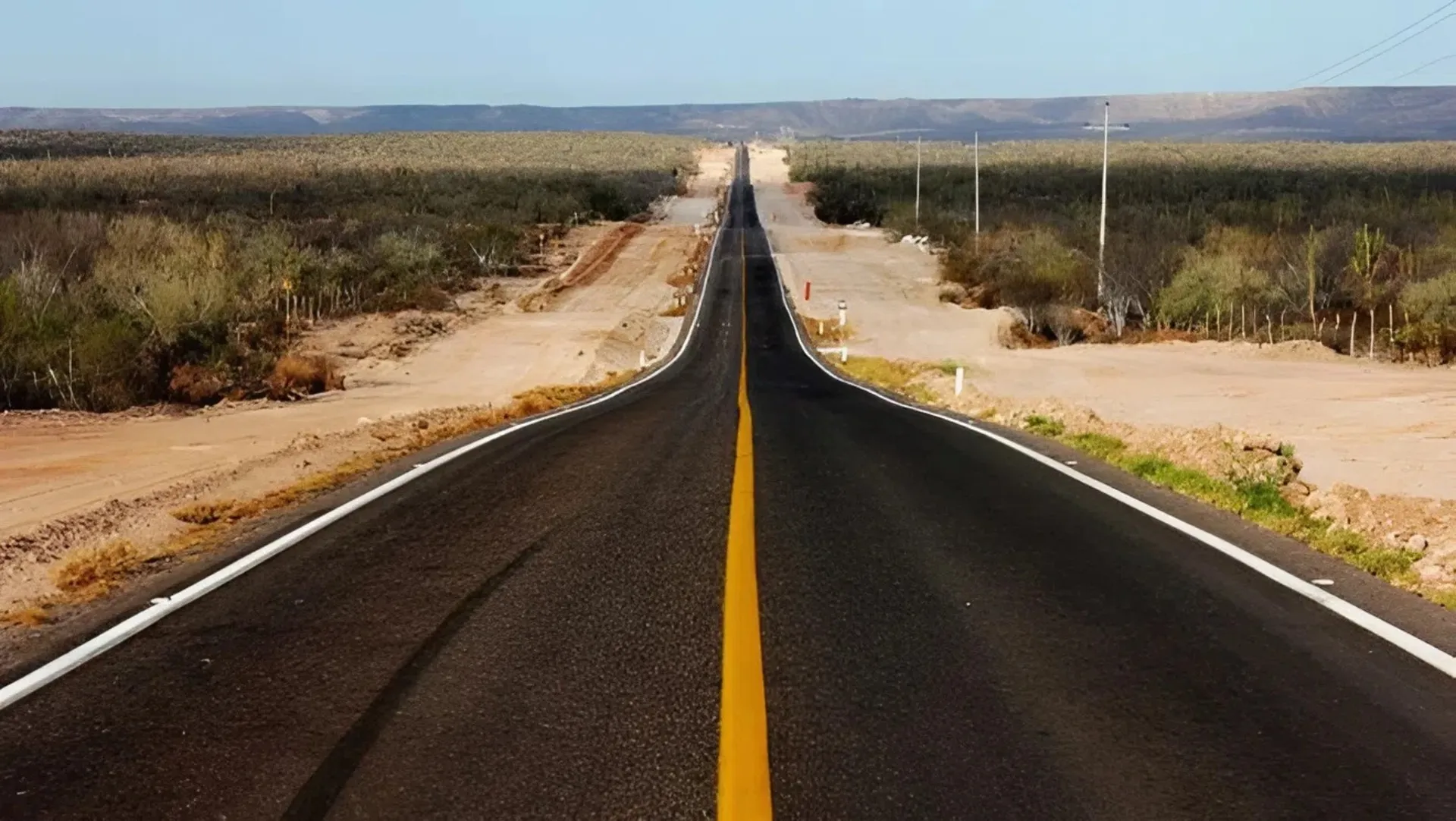 Vạch kẻ đường màu vàng nét liền