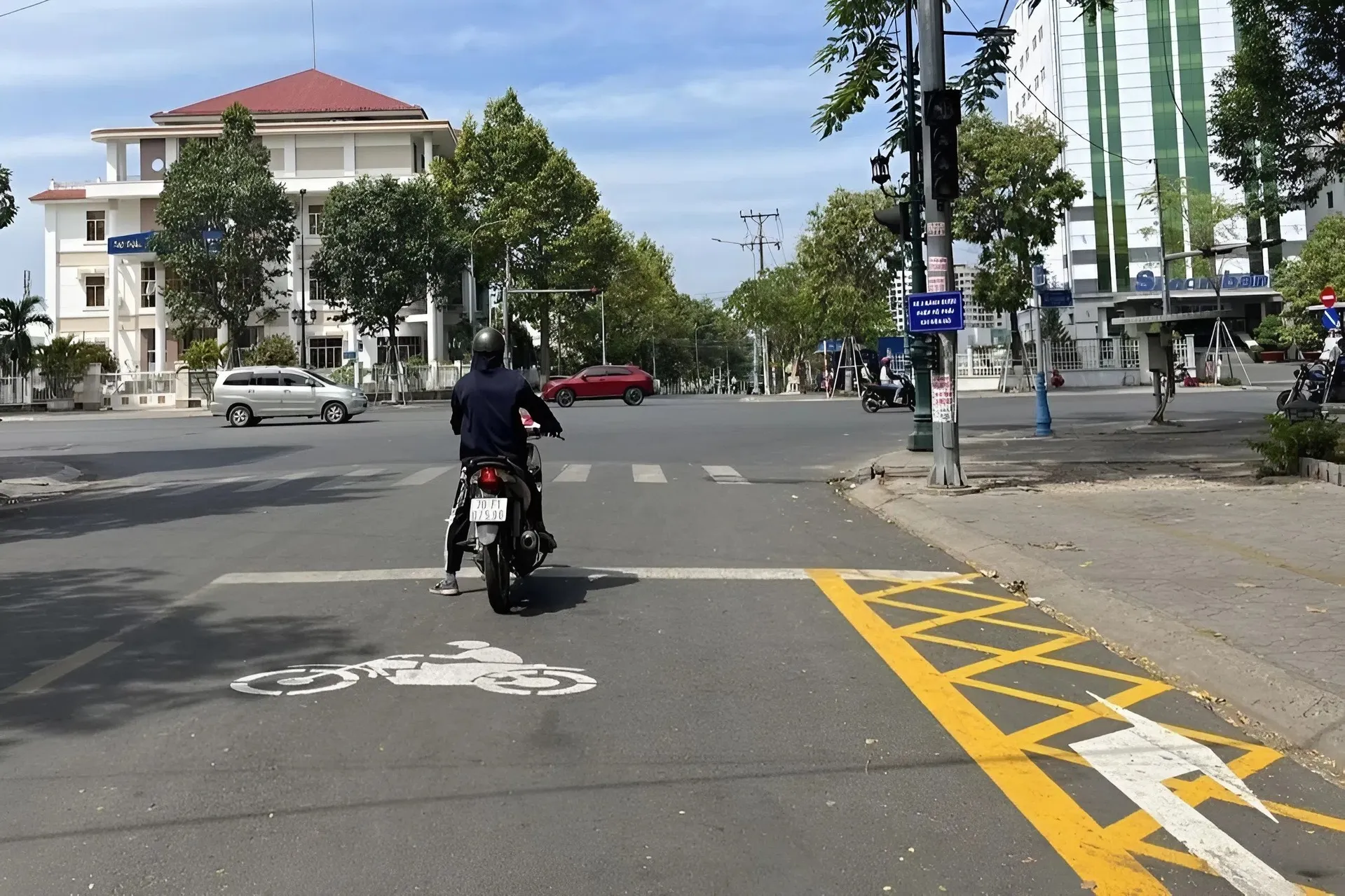 Vạch mắt võng đèn đỏ dạng đơn giản