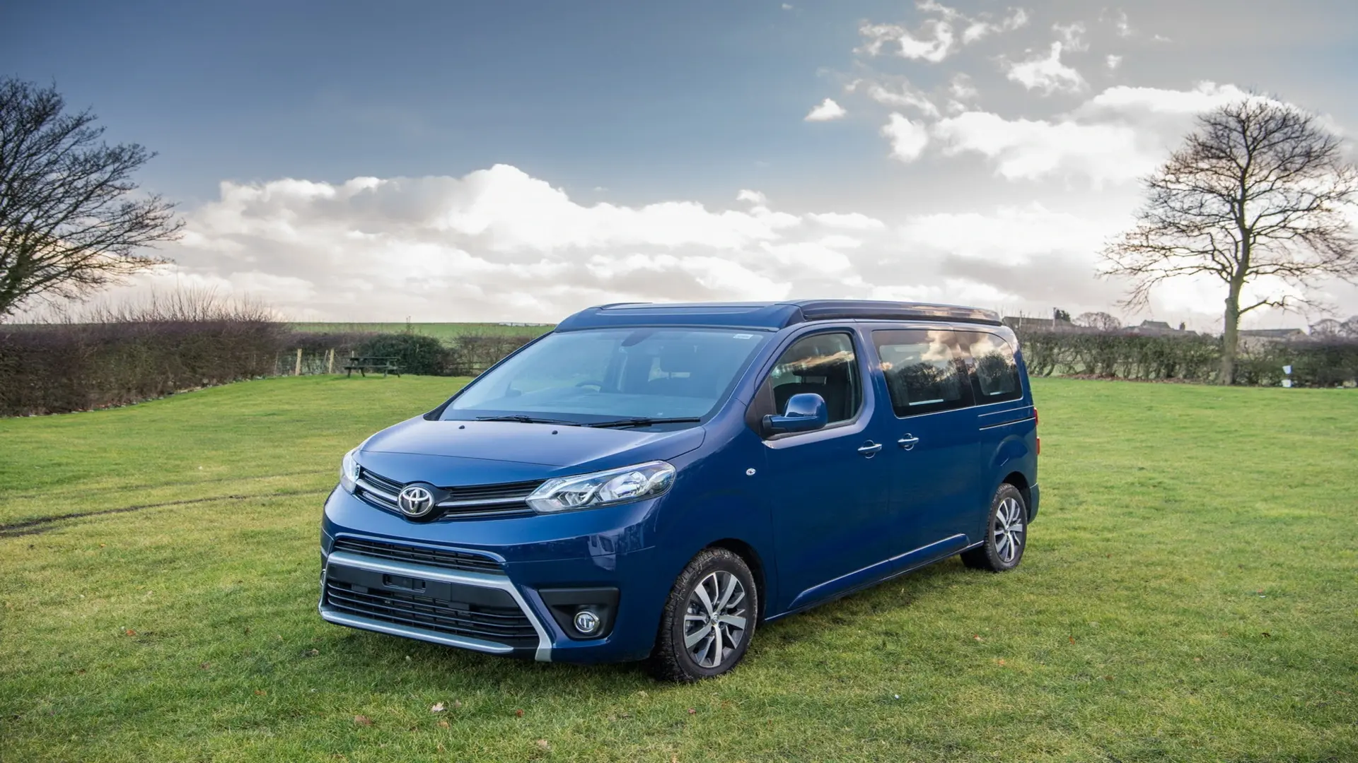 Xe 9 chỗ Toyota Proace