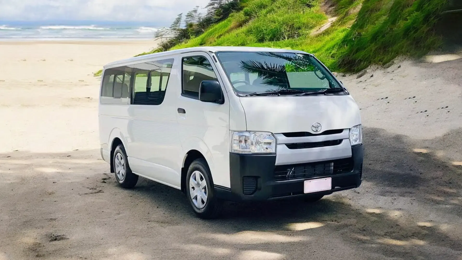 Xe 9 chỗ Toyota Hiace 