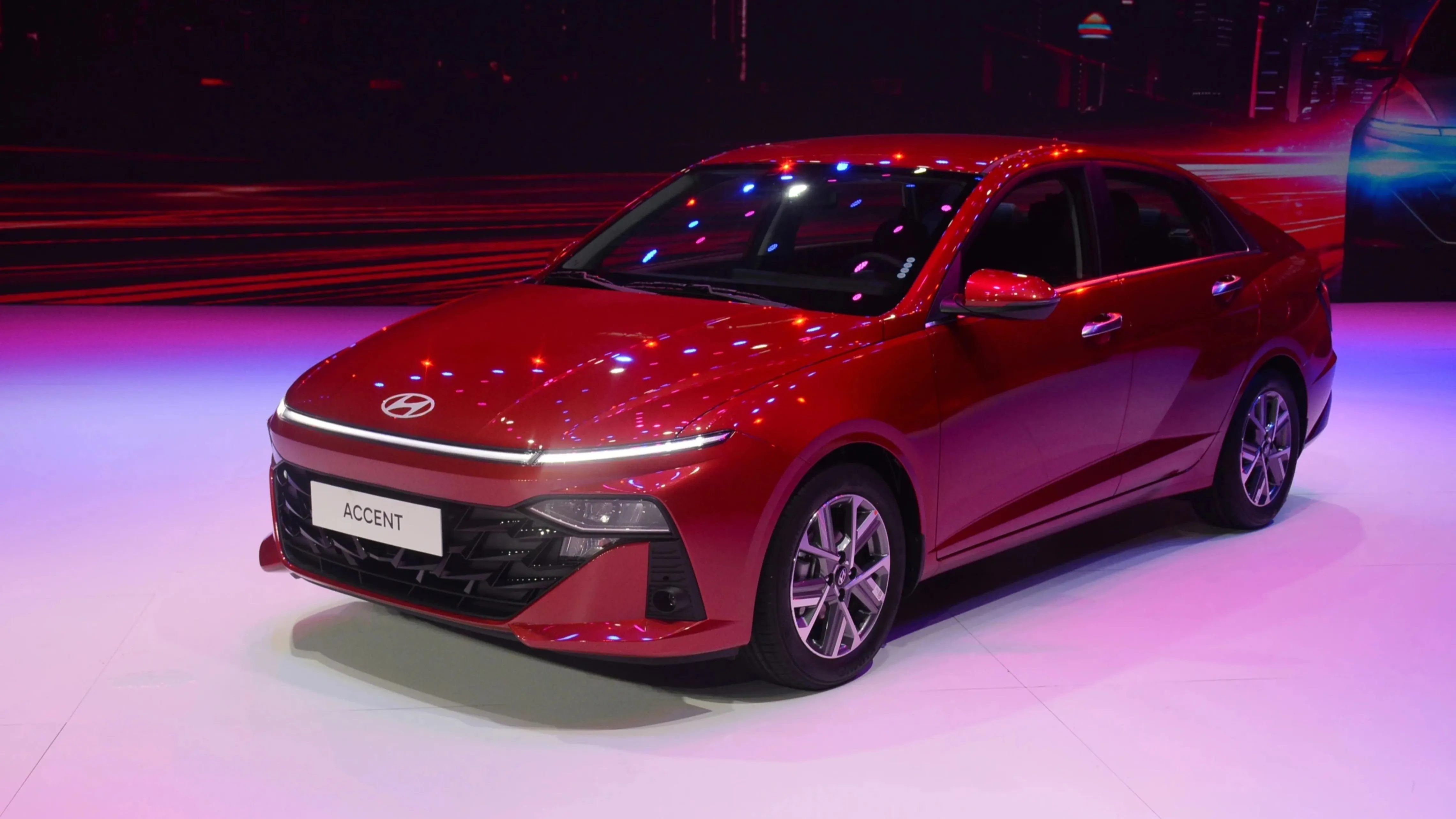 xe Accent 2026 màu đỏ