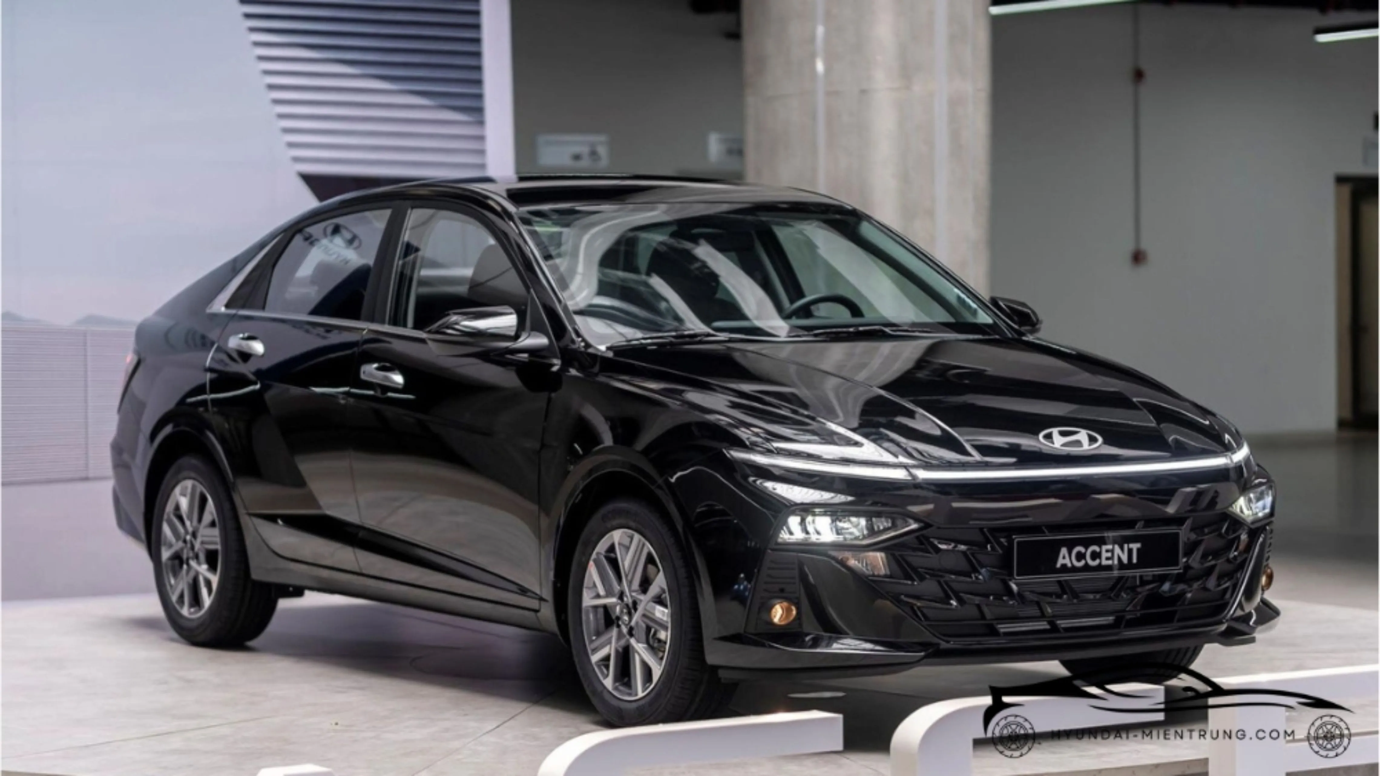 xe Accent 1.5 AT màu đen