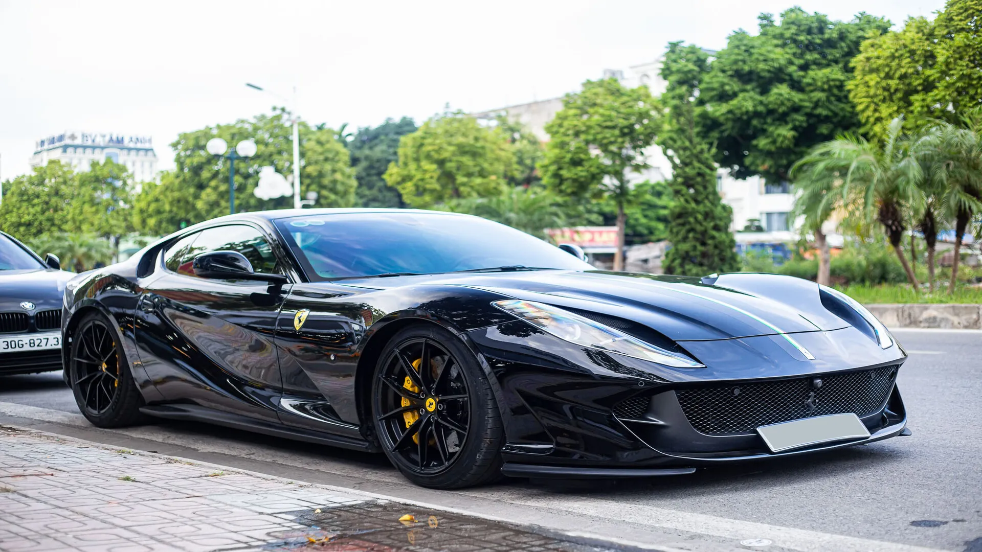 Giá xe Ferrari 812 Superfast