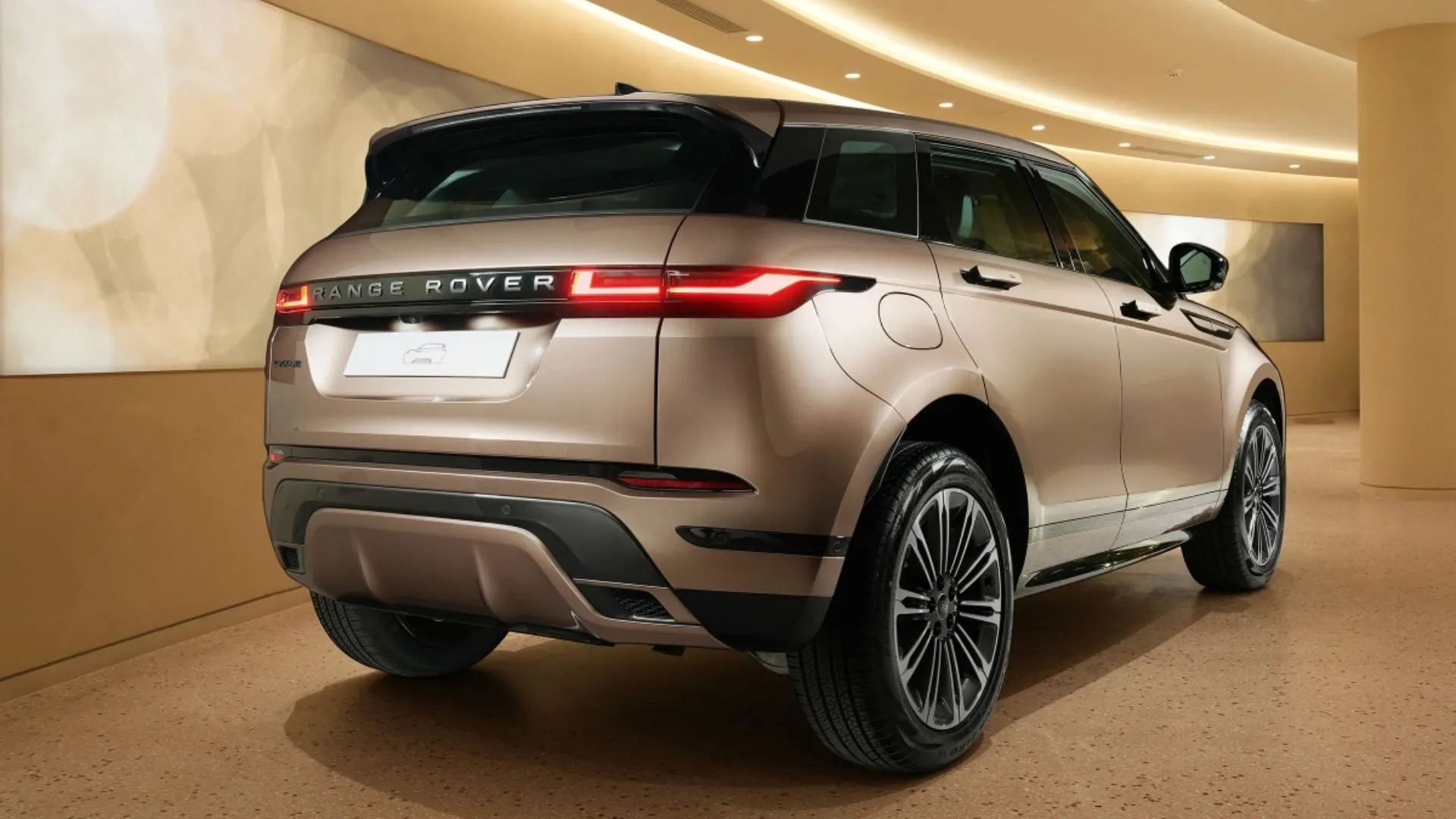 Đuôi xe range rover