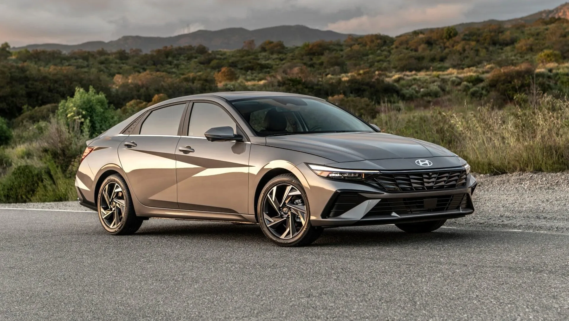 Xe Sedan ảnh thêm 7 Hyundai Elantra